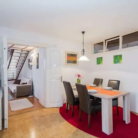 Charming Apartma *